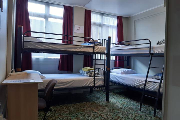 Room 13 of 76