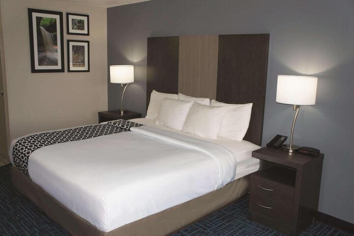 1 King Bed (7 of 14)