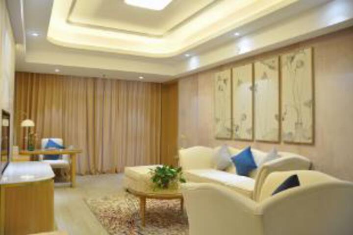Jinxiu Huanglong Eco-Holiday Hotel