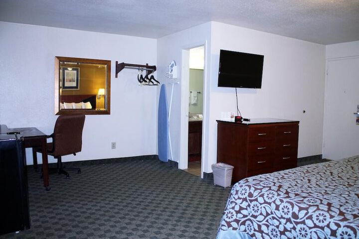 1 King Bed (9 of 14)