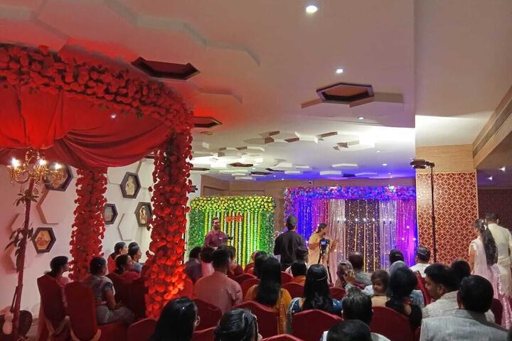 Ballroom/Hall 63 of 72