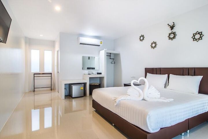 Room 2 of 33