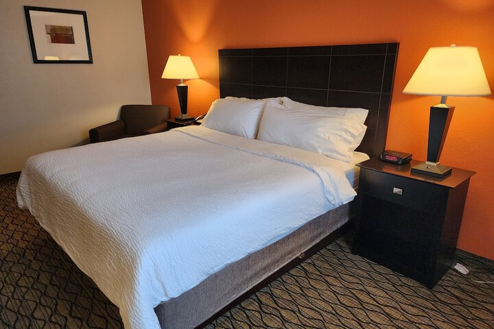 Room 8 of 32