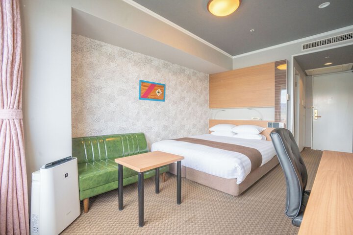 Room 18 of 51