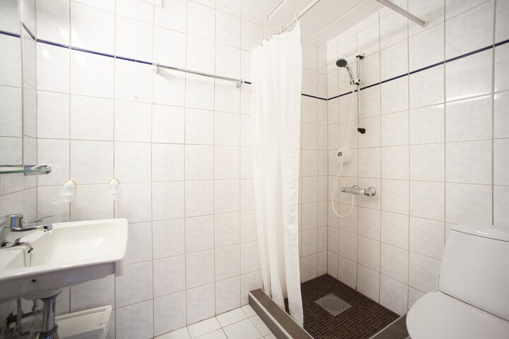 Room 48 of 102