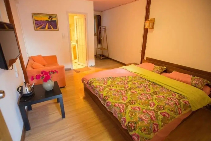 Room 2 of 9