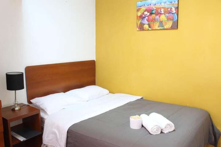 Room 5 of 9
