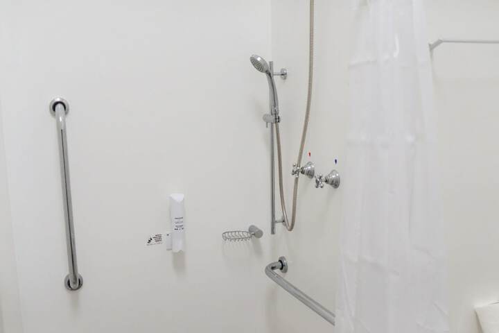 Room 50 of 213
