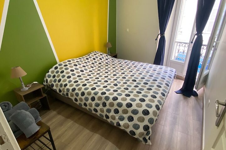 Room 5 of 18