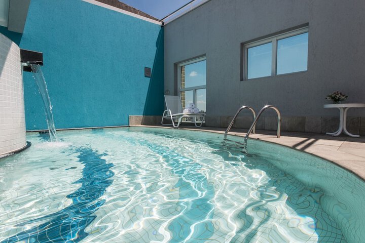 Hotel Pool