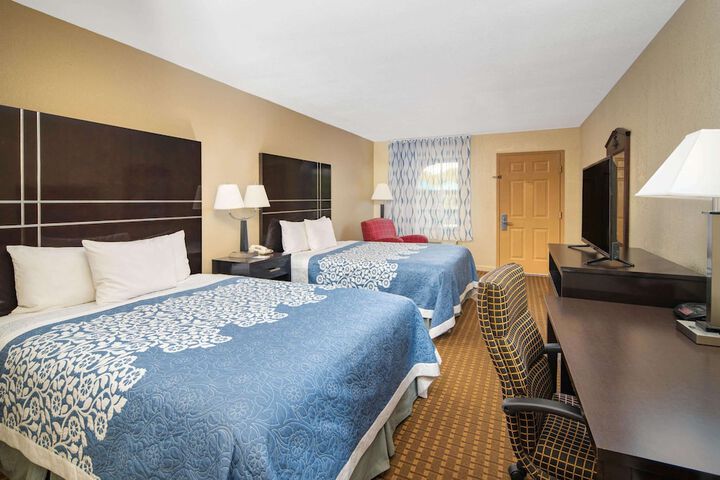 Room 6 of 15