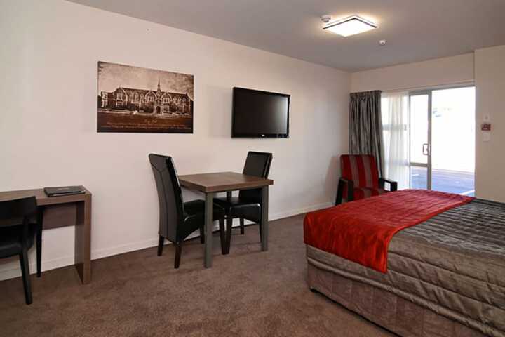 Room 6 of 28