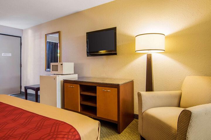 1 King Bed (2 of 11)