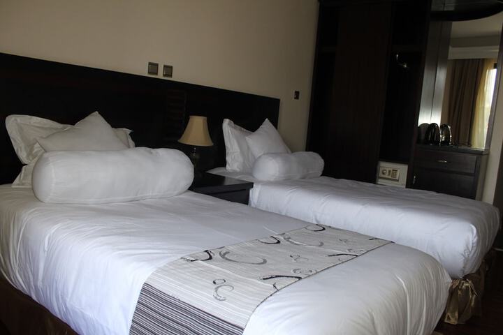 Room 9 of 39