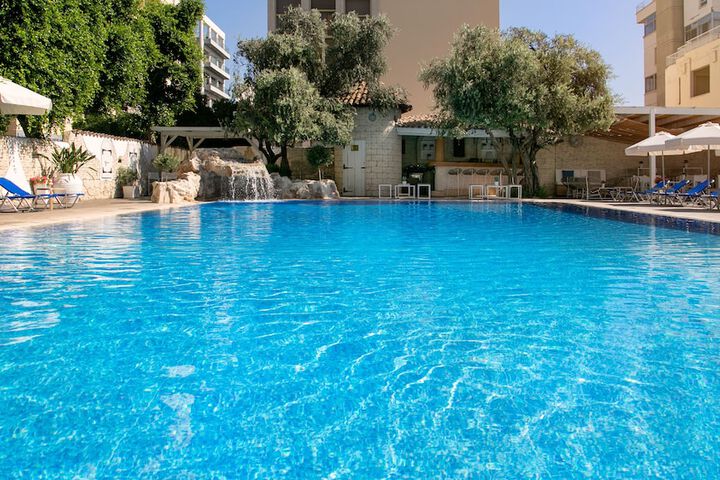 Pools & Facilities