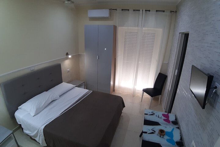 Room 6 of 37