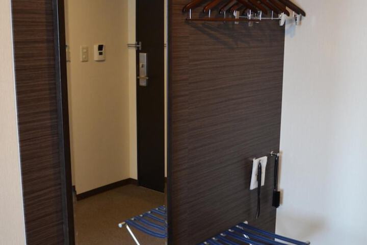 Room 8 of 31