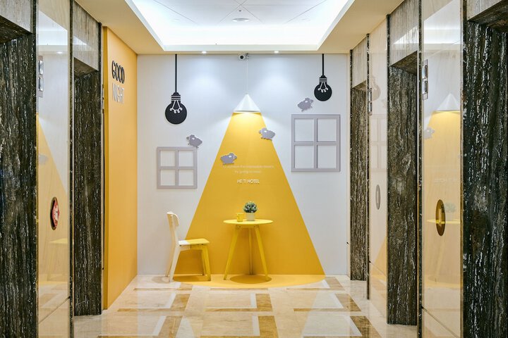 Ballroom/Hall 36 of 44