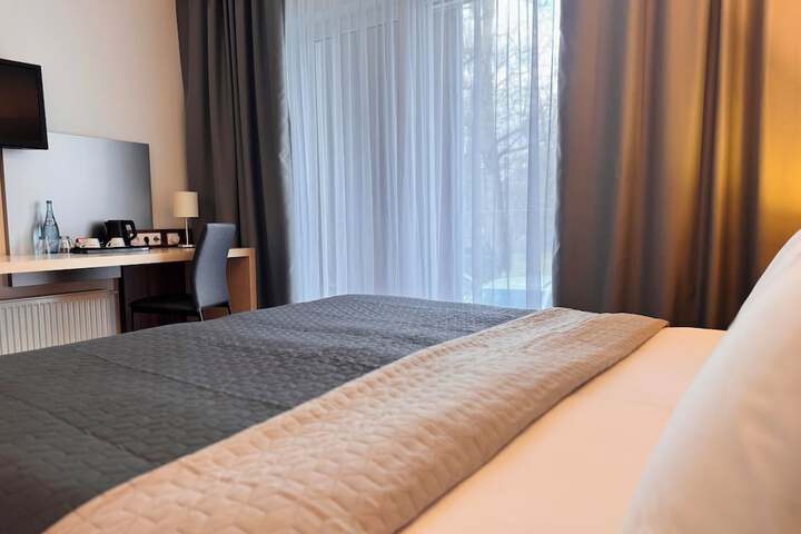 Room 6 of 38
