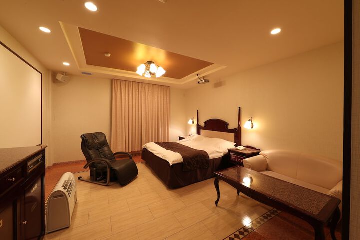 Room 4 of 28