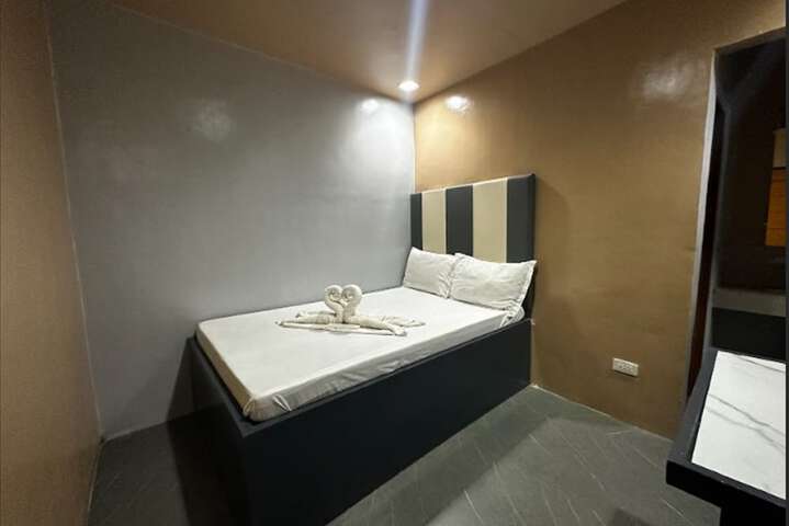 Room 4 of 40