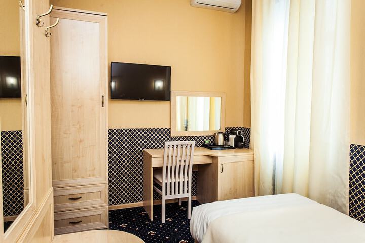 Room 13 of 89