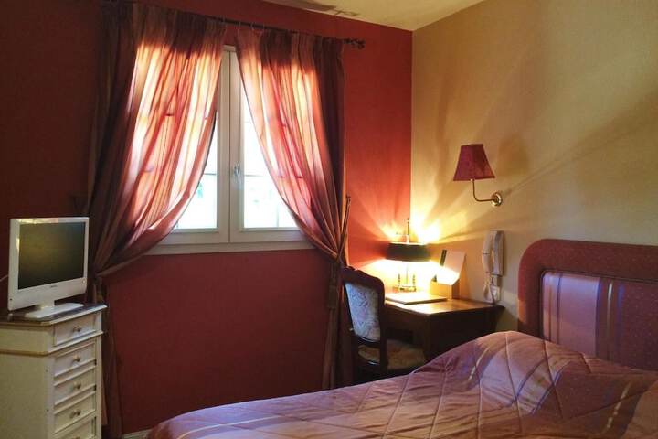 Room 9 of 34