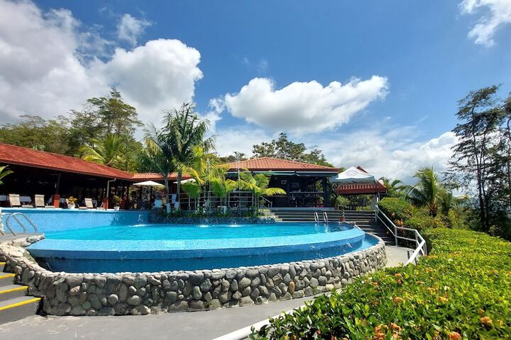 Hotel with Pool