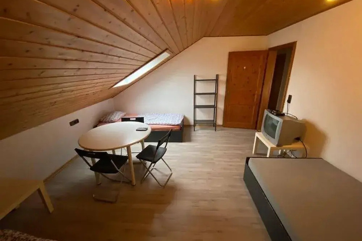 Room 4 of 5