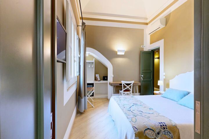 Room 42 of 210