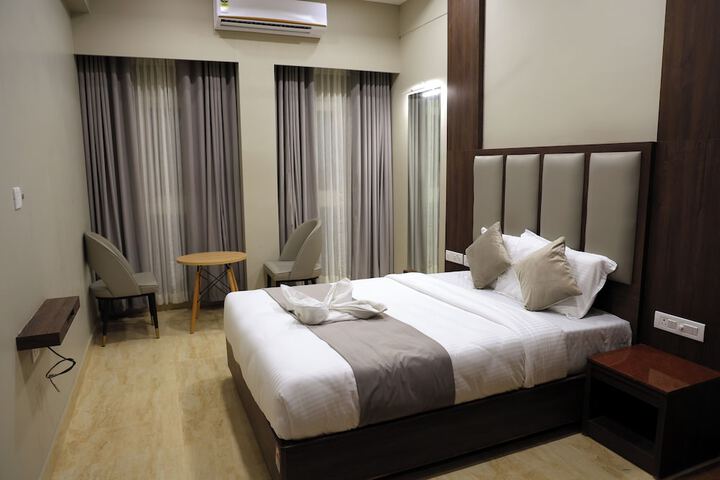 Room 12 of 24