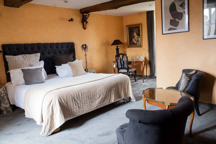 Room 10 of 37