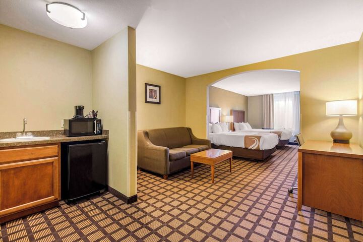 2 Queen Beds (7 of 14)