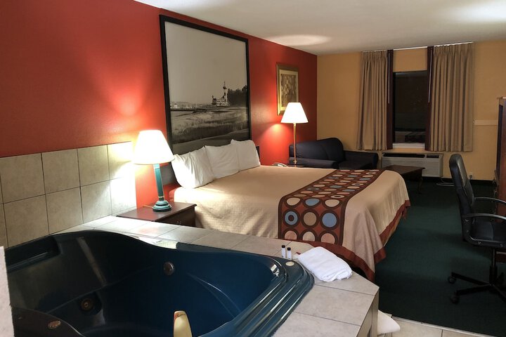 1 King Bed (6 of 12)