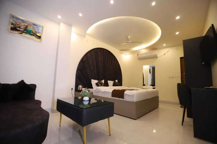 Room 13 of 53