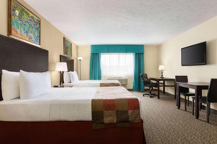2 Queen Beds (3 of 8)