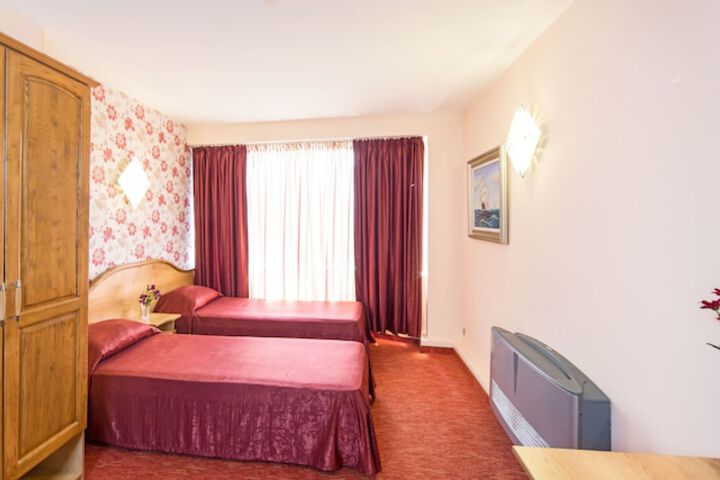 Room 40 of 72