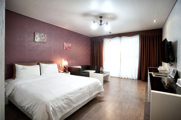 Room 4 of 38