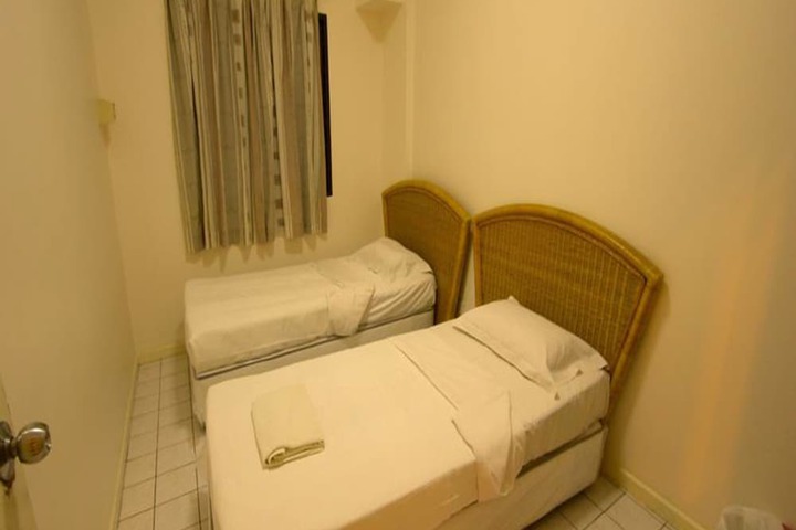 Room 3 of 27