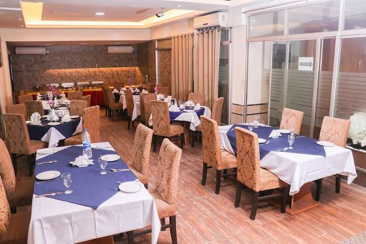 Dining 45 of 48