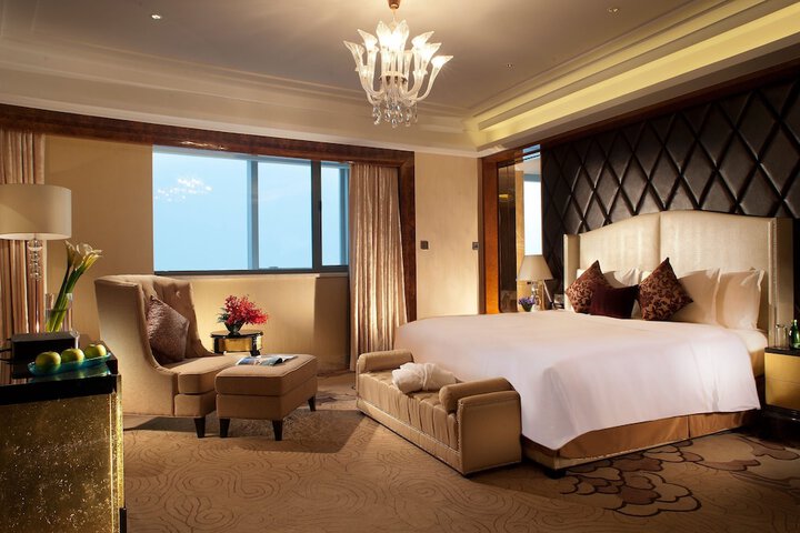 Room 11 of 79