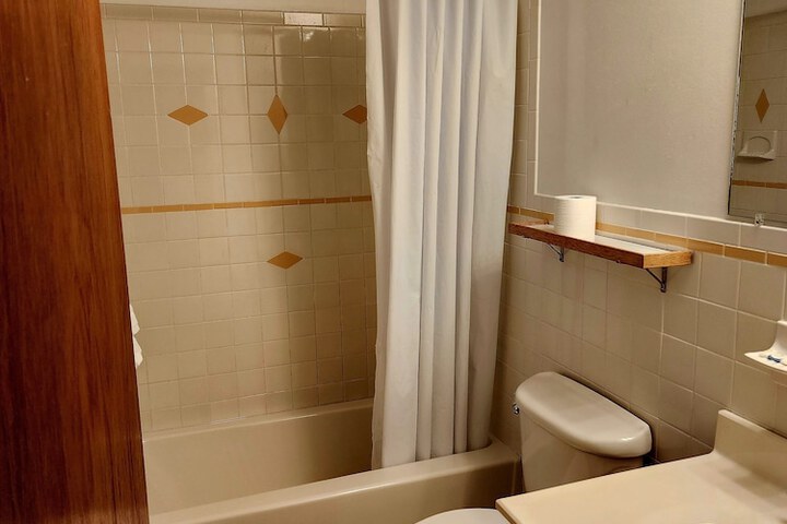 1 Bedroom Deluxe Queen Bed River View (8 of 11)