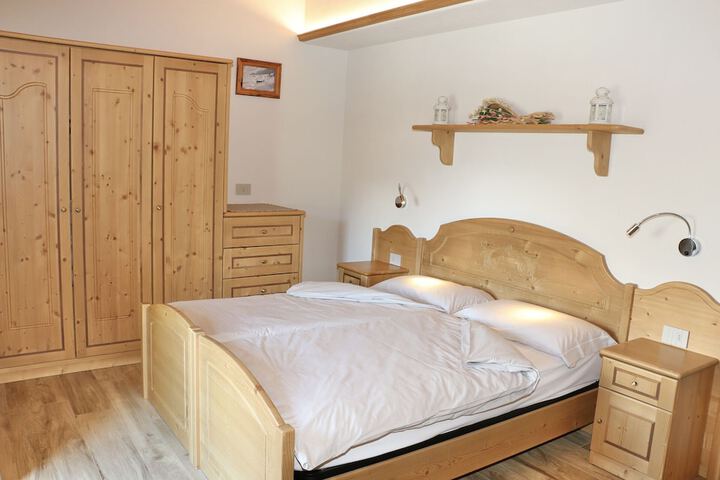 Room 6 of 28