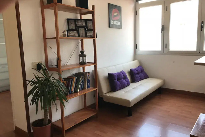 Room 6 of 8