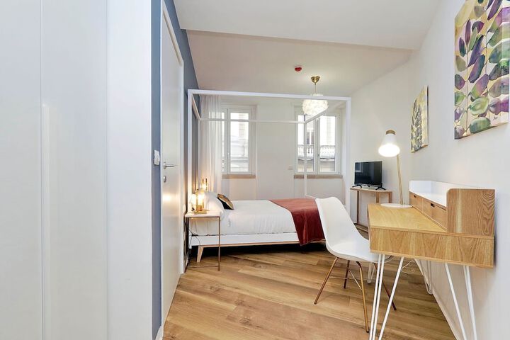 Room 7 of 195