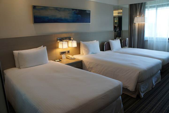 Room 12 of 74