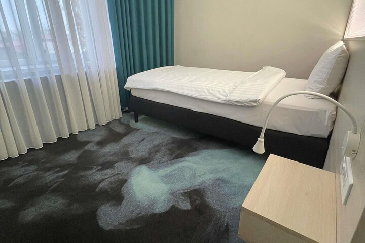 Room 32 of 151