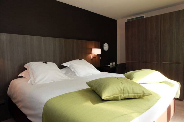 Room 2 of 63
