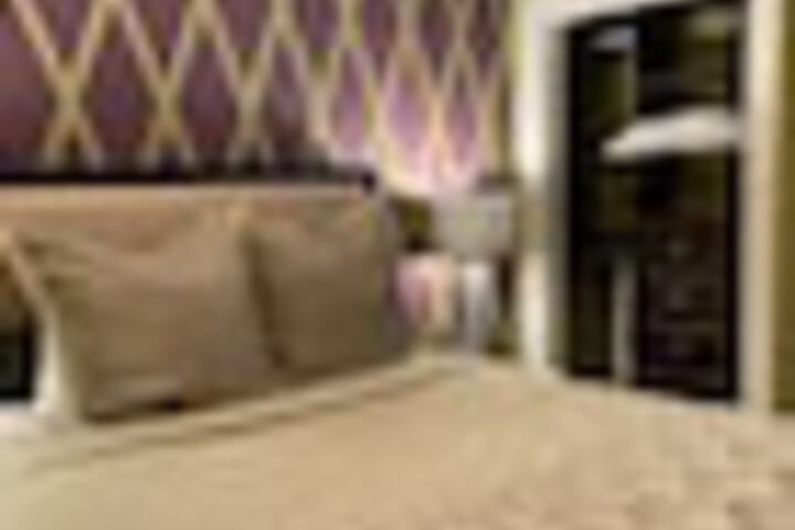 Room 35 of 285