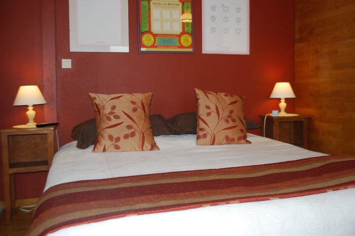 Room 3 of 90